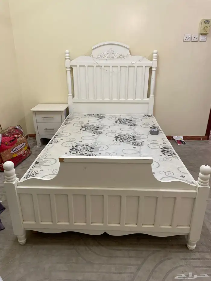 سرير وطوله تلفزيون 0