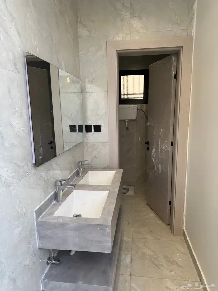 للبيع عمارة جاهزة للسكن في مخطط ت 6 بالعزيزية 4