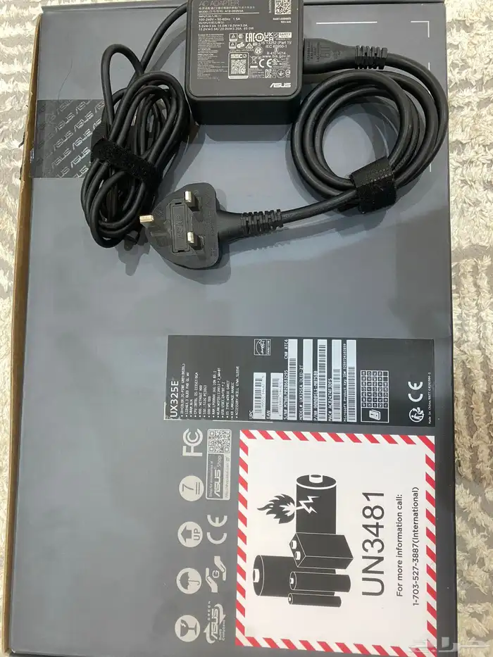 لابتوب ASUS ZenBook 13 OLED UX325EA مع اغراضه 3