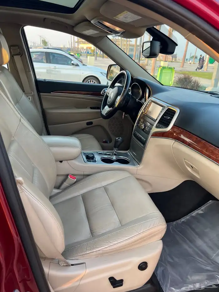 جيب جراند شيروكي ليميتد 2012 ( فابريكا ) ممشي 136 500 كم 12