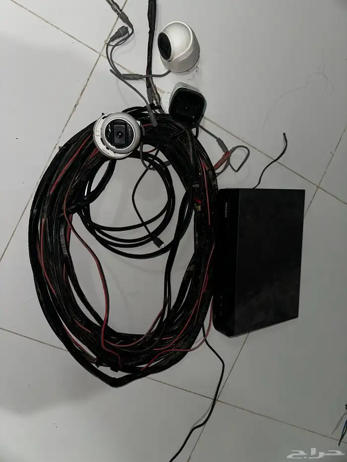 4 كامرات 2 خارجيه ضد الامطار وليليه و 2 داخليه ليليه 2