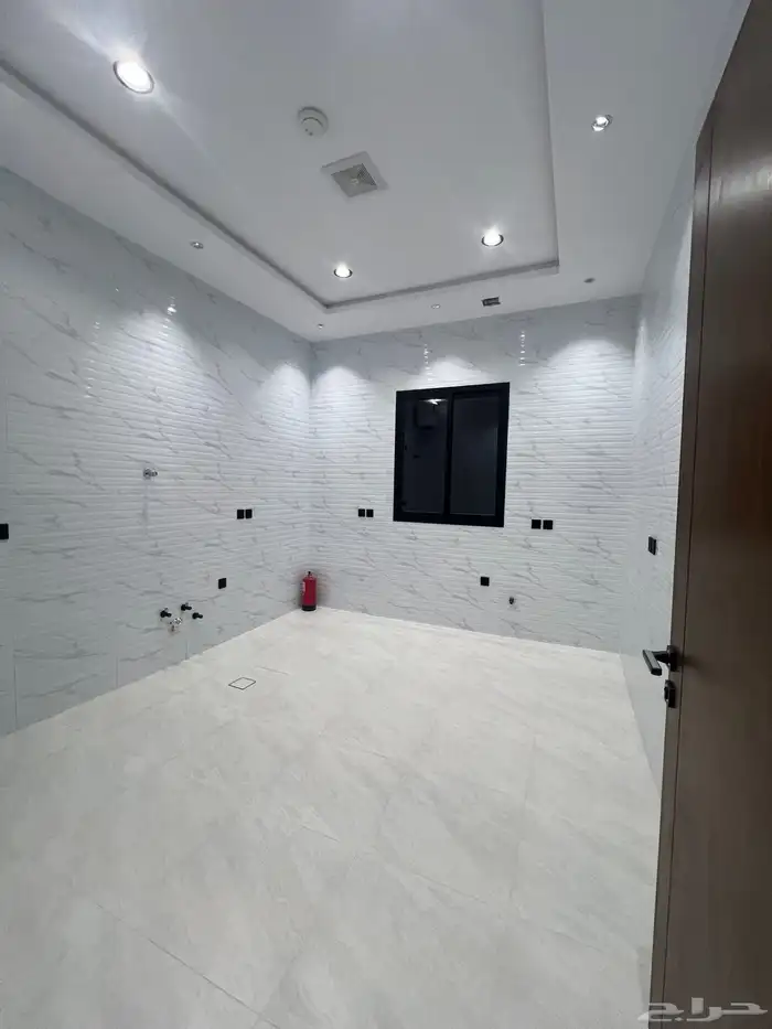 للبيع ارواف ارضية و علوية ابها حي الزهور 8