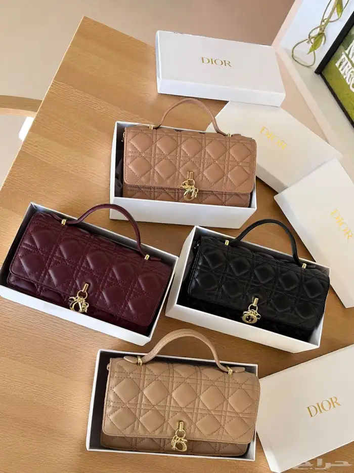 شنط ماركات درجه اولى 42