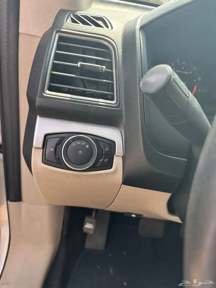 اكسبلورر 2018 نظيف V6 دبل تنفس طبيعي 23