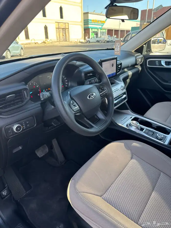 اكسبلورر 2021 نظيف V6 تنفس طبيعي دبل 28