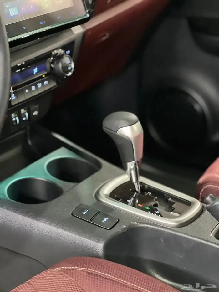 تويوتا   هايلوكس غمارتين دبل بنزين توماتيك2025 جديد 138.000 11