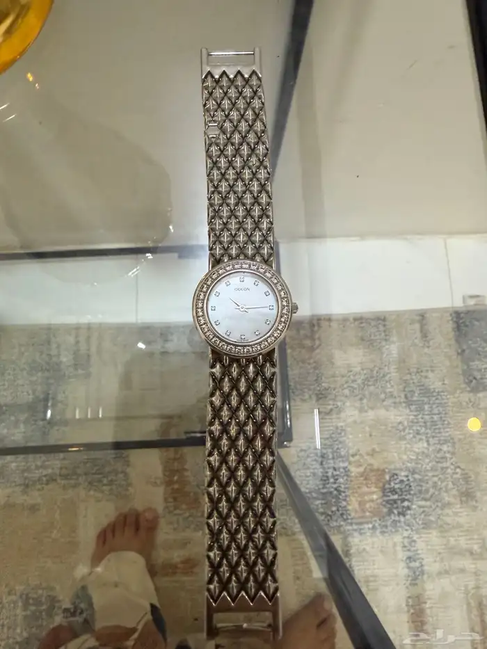 ساعه نسائيه من الكوهجي داخلها فصوص الماس والبيع على السوم 1