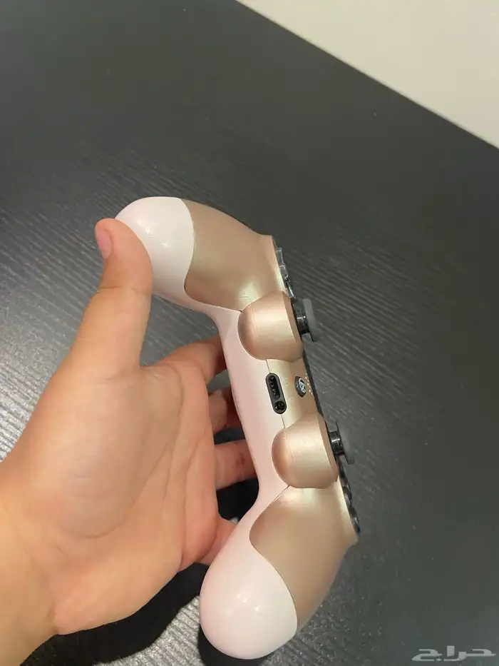 يد بلاستيشن 1