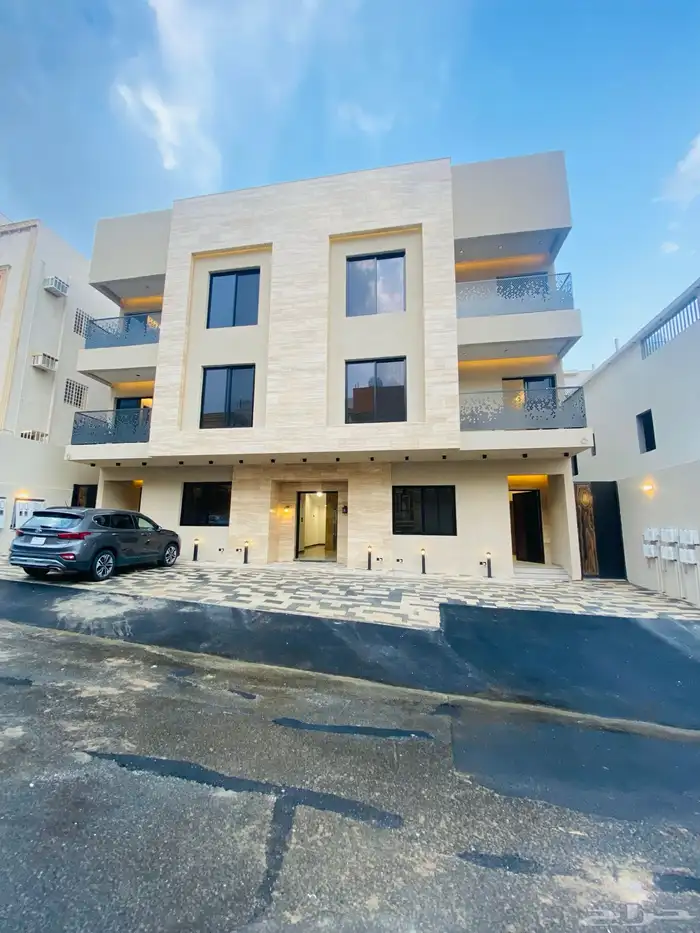 للبيع شقة دور ارضي مع سطح خاص تشطيب Vip في أبها حي البديع 0