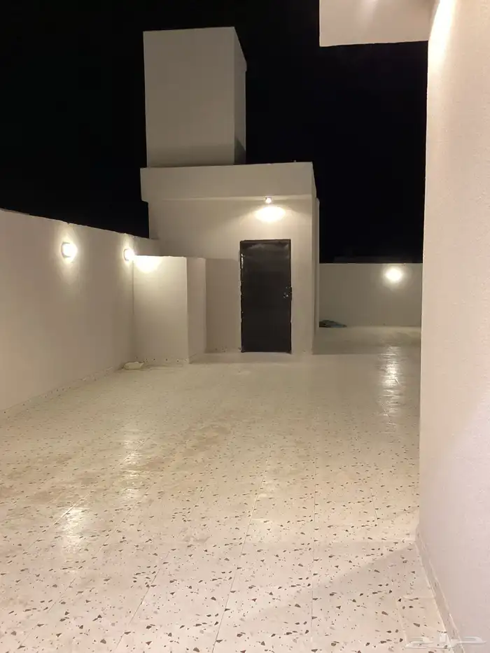 للبيع روف فاخر بتصميم راقي حي هيف أحد رفيدة 28