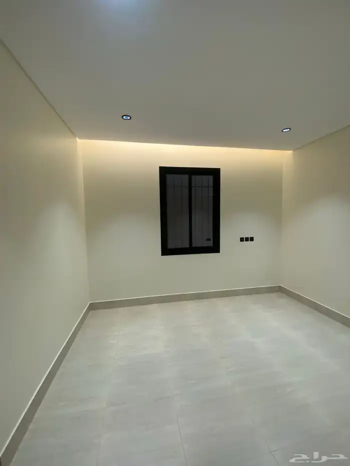 للبيع شقة دور ارضي مع سطح خاص تشطيب Vip في أبها حي البديع 14