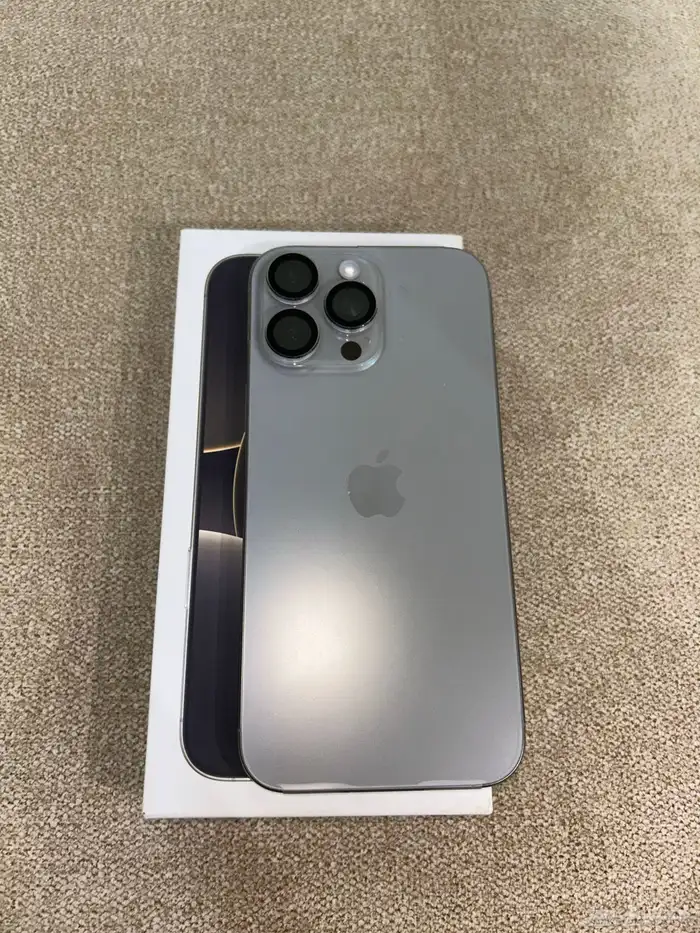 آيفون 16 برو ماكس 256 قيقا جديد ما كمل شهر معايه نضيف جدا 0