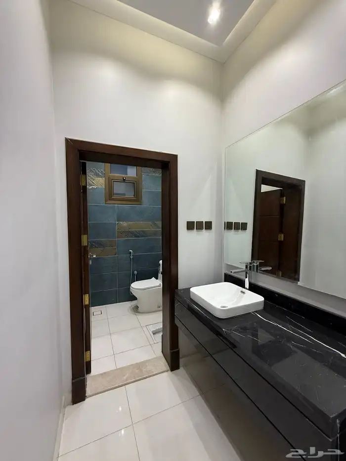 للبيع فيلا مودرن دورين وملحق في درة الموسي وسط الخدمات 8