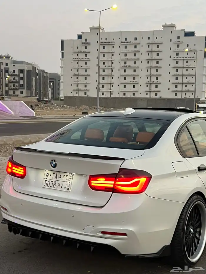 BMW 320i سبورت لاين 7