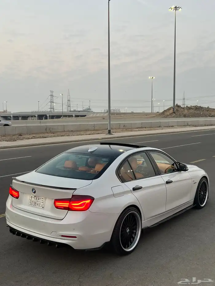BMW 320i سبورت لاين 2