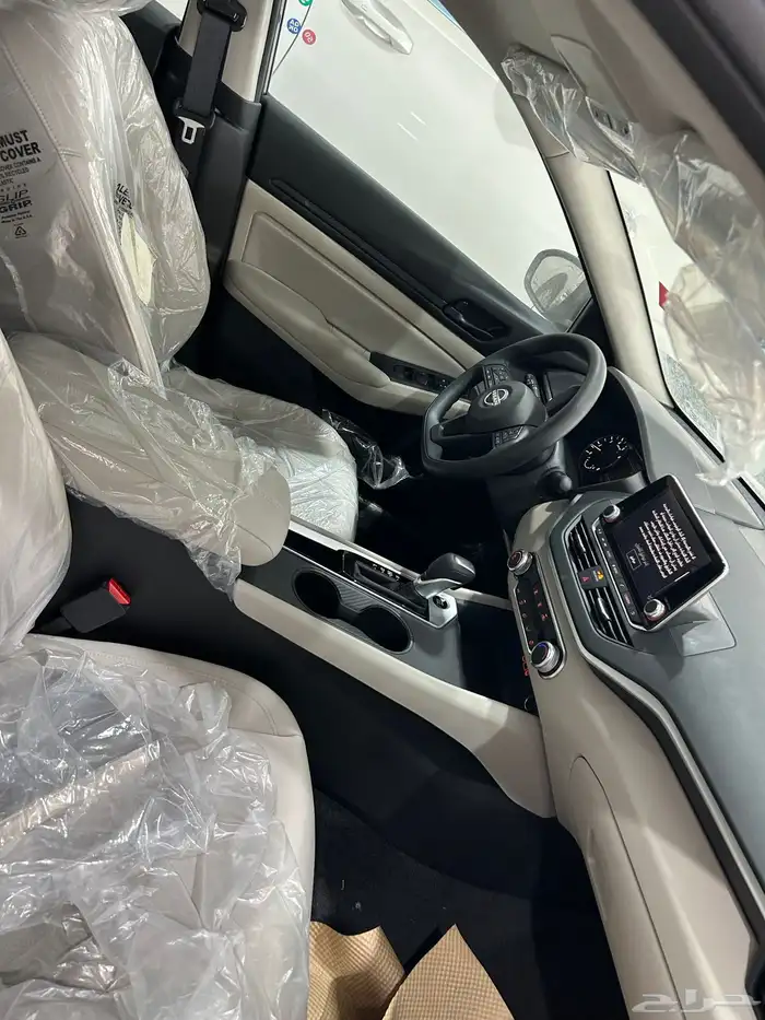 نيسان التيما 2026استاندر الألوان المتوفرة رمادي وأبيض 12