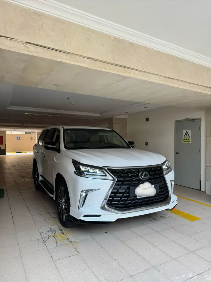 لكزس LX 570 سبورت 2021 أبيض لؤلؤي 1