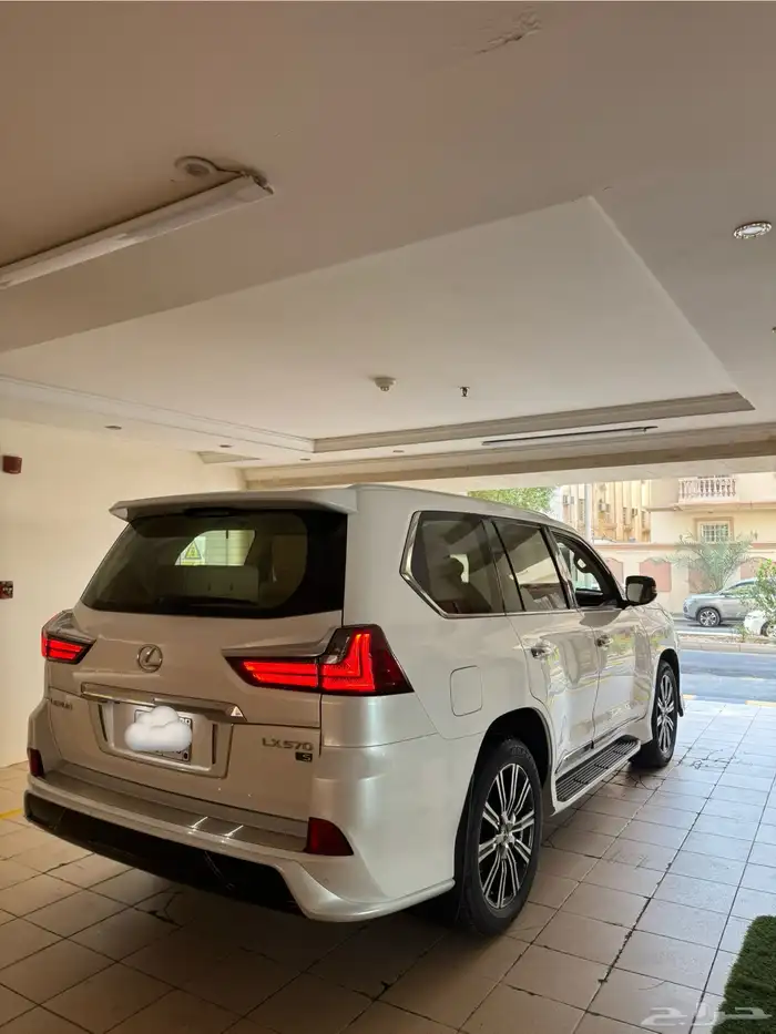 لكزس LX 570 سبورت 2021 أبيض لؤلؤي 4