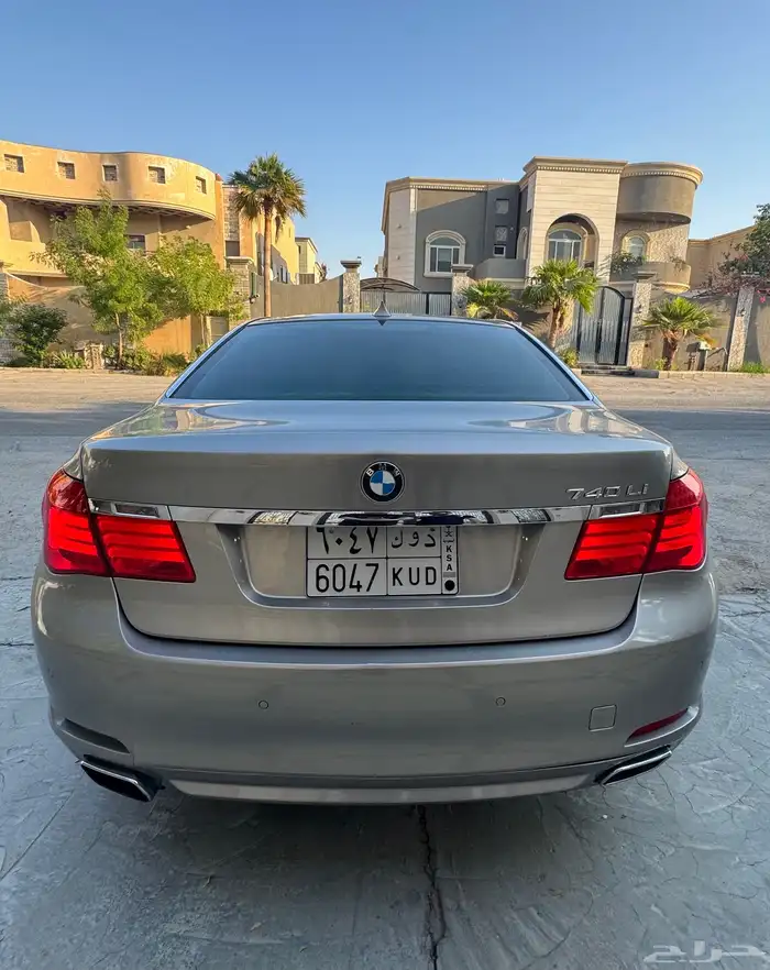 للبيع بي ام دبليو 730 2010 ممشى قليل 4