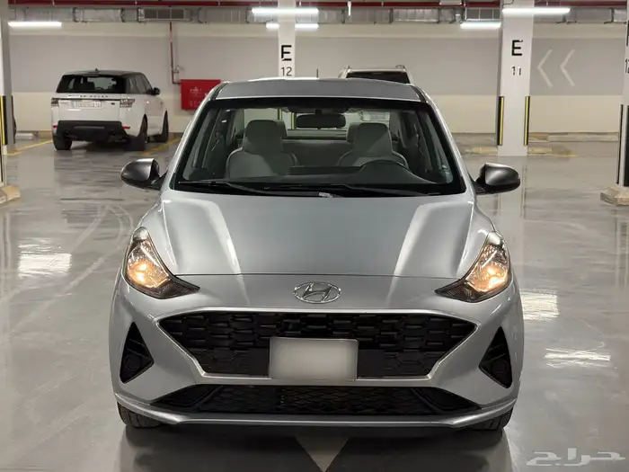 للبيع هيونداي i10 2023 فضي نظيفه 1