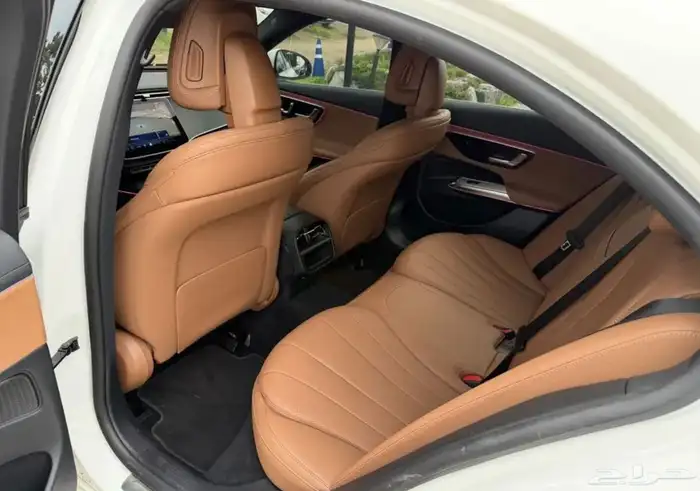 مرسيدس E200 2025 10