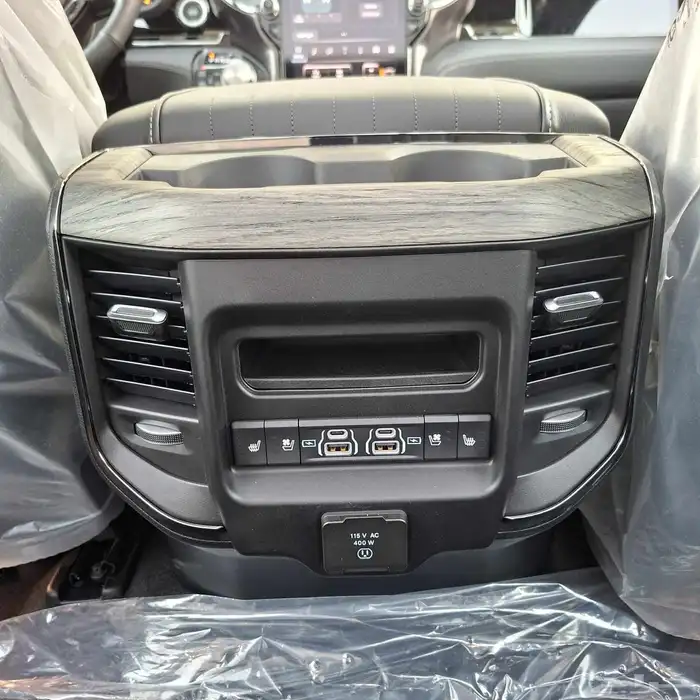 دودج رام لميتد بلاك اديشن 2025 خليجي السعر 295 شامل الضريبه 20