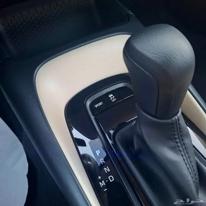 كورولا 2025 مطور مكينه 2.0 اسود السعر 76500 شامل الضريبة 22