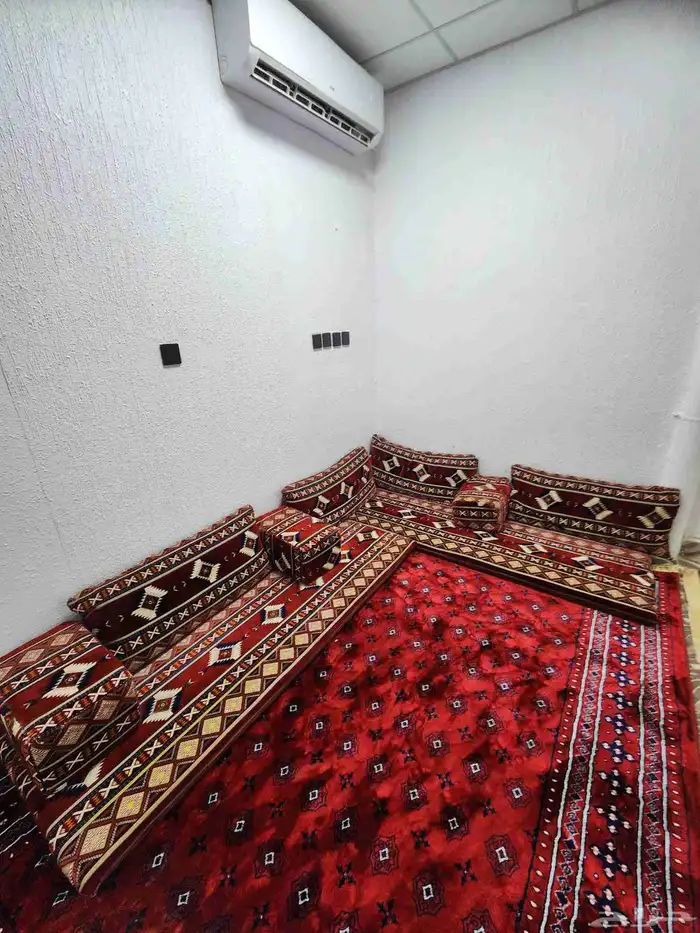 شقه مفروشه غرفه صالة ملحق عقدسنوي دفع شهري1500 العزيزيه 1