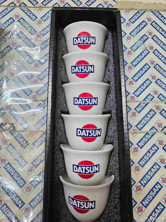 فناجيل شاهي وقهوة بشعار نيسان وداتسون 3