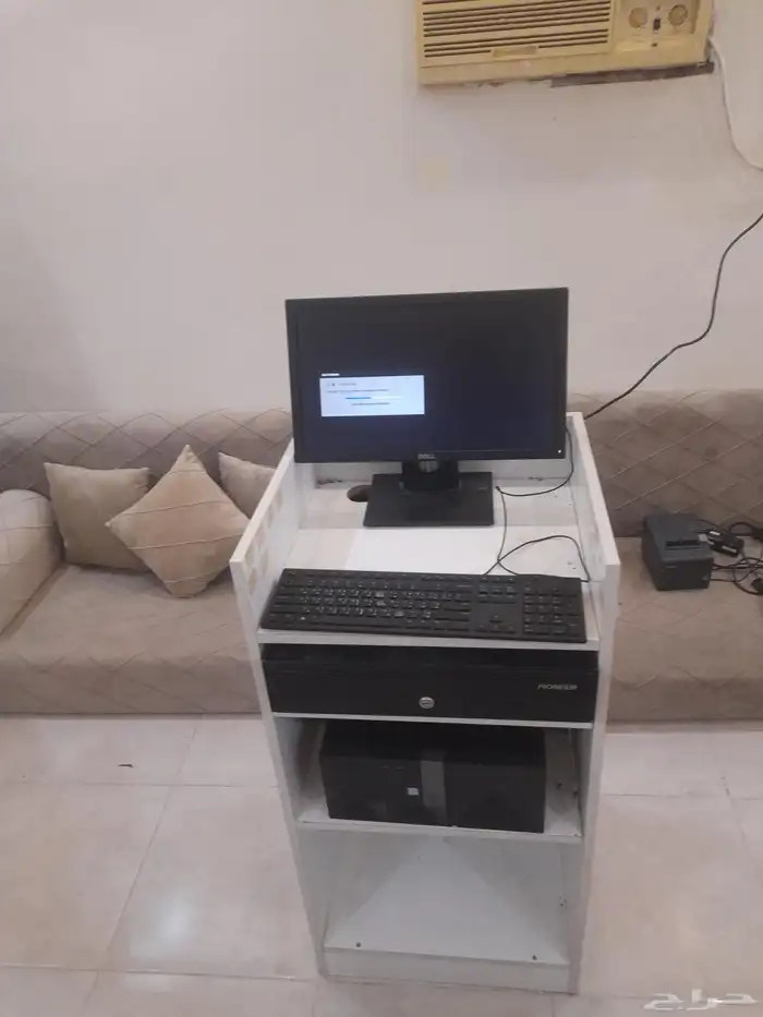 كومبيوتر للبيع استخدام قليل جدا جدا كل شي موجود عليه 0