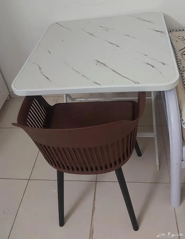 سرير. دولاب. ترابيزه. 2