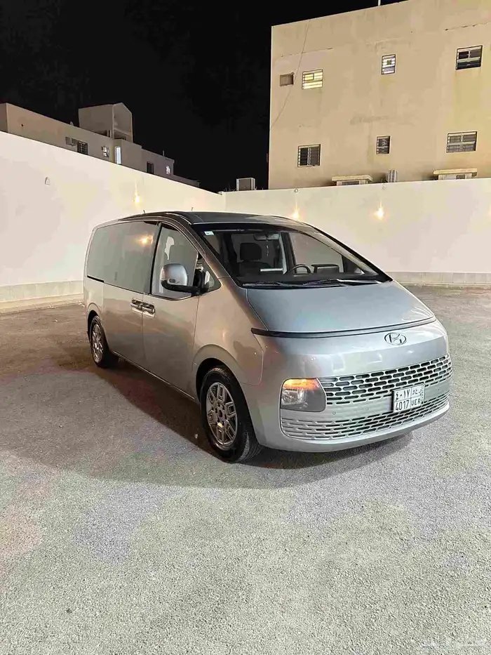 ستاريا موديل 2022 بنزين 10