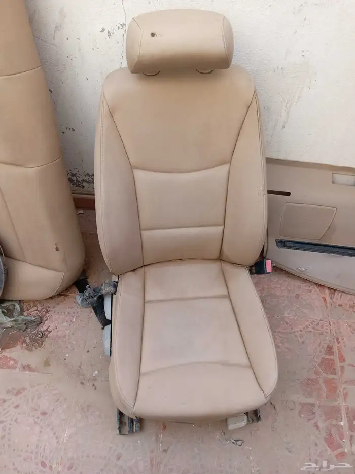 مقاعد BMW 320i موديل 2007 0