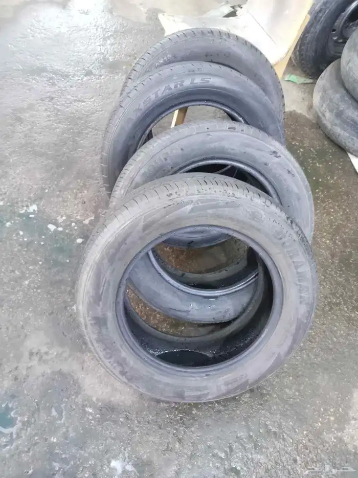 كفرات كامري مستخدم نظيف مقاس16 60 215 6