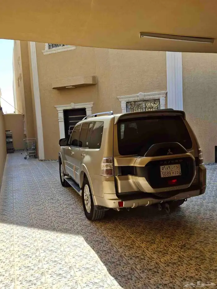 ميتسوبيشي باجيرو موديل 2020 اللون ذهبي 6