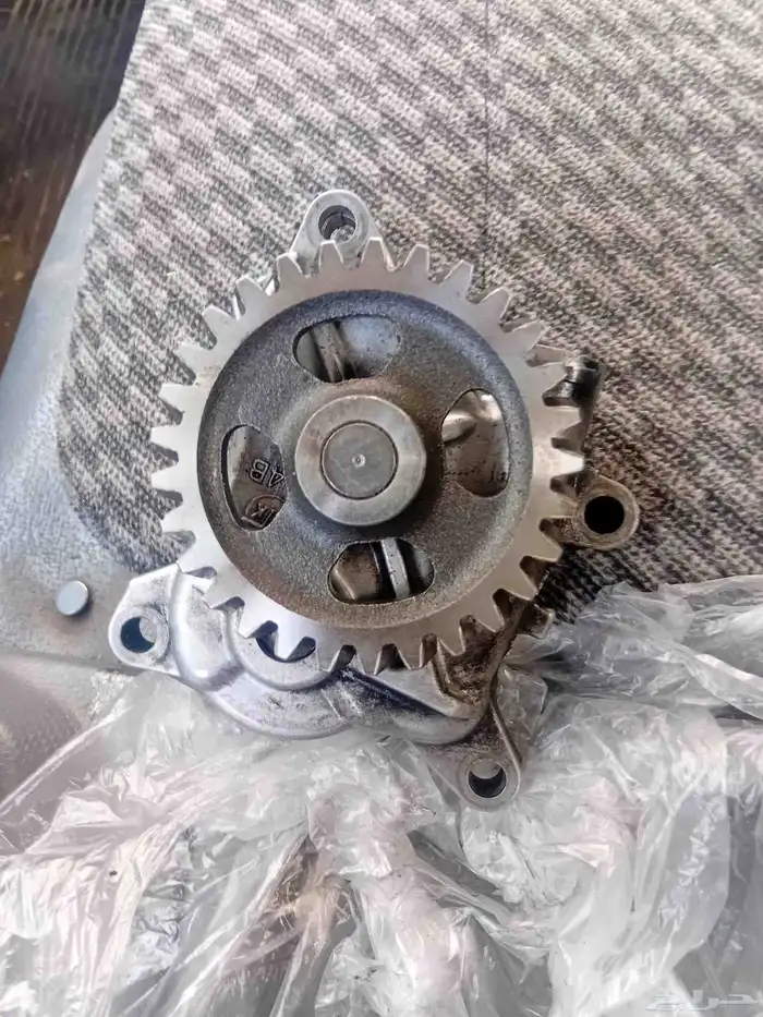 للبيع طرمبه زيت نضيفه للبيع ايسوزو دنا 13 ماكينه عاديه ماتير 1