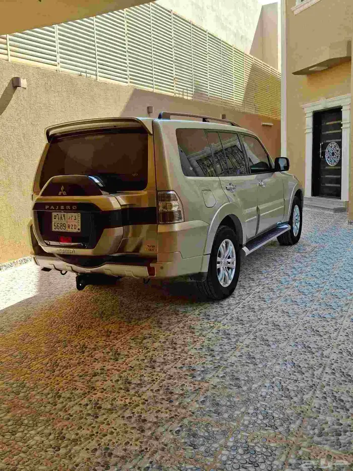 ميتسوبيشي باجيرو موديل 2020 اللون ذهبي 5