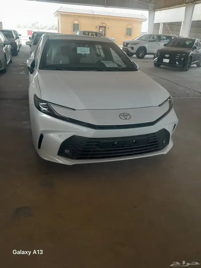 تويوتا كامرى ال اى بنزين موديل 2025 اللون ابيض 0