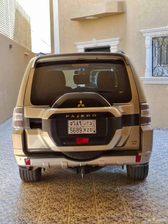 ميتسوبيشي باجيرو موديل 2020 اللون ذهبي 7