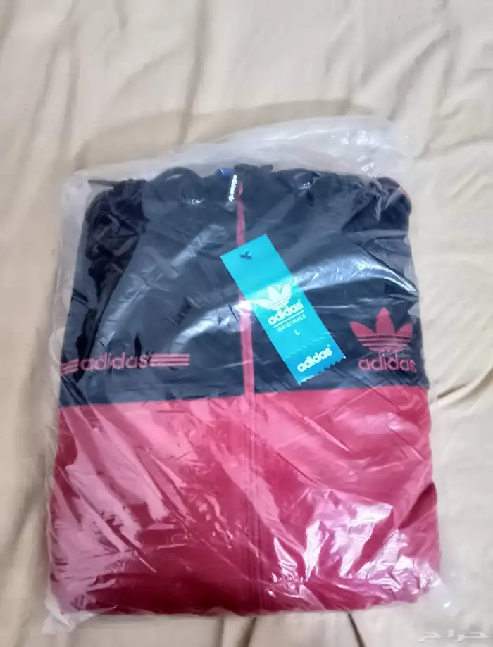 ترينق رياضي أحمر ماركه اديداس أصلي 1