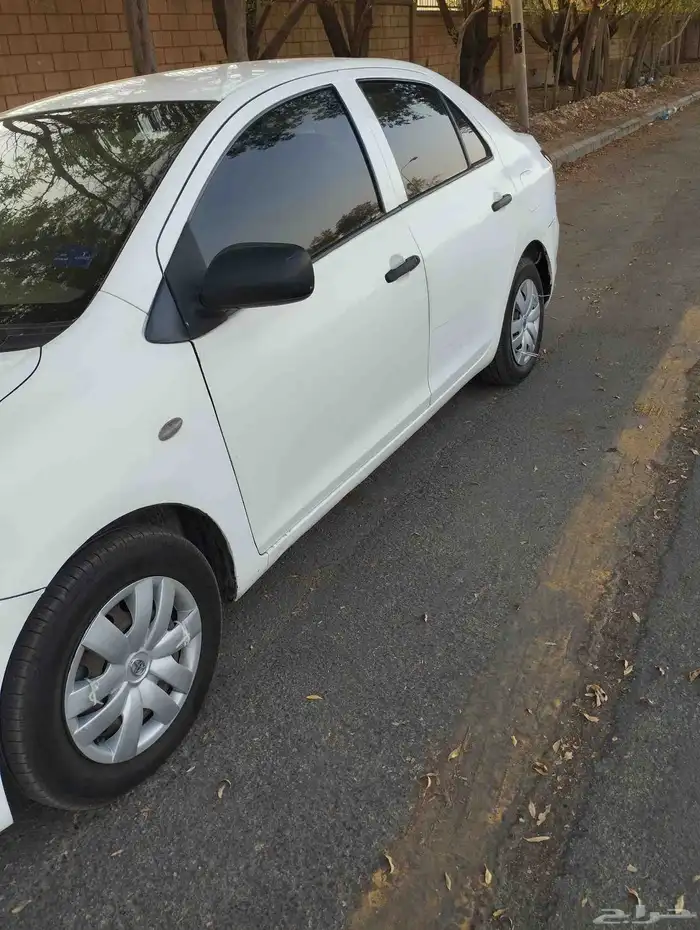 Toyota Yaris 2011 new fahas urgent sale engine good conditin 1