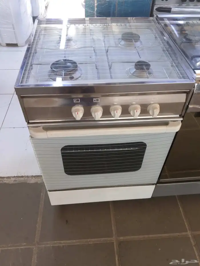 الفرن غاز مستخدم نظيف في 4عيون و 5 عيون لبيع 7