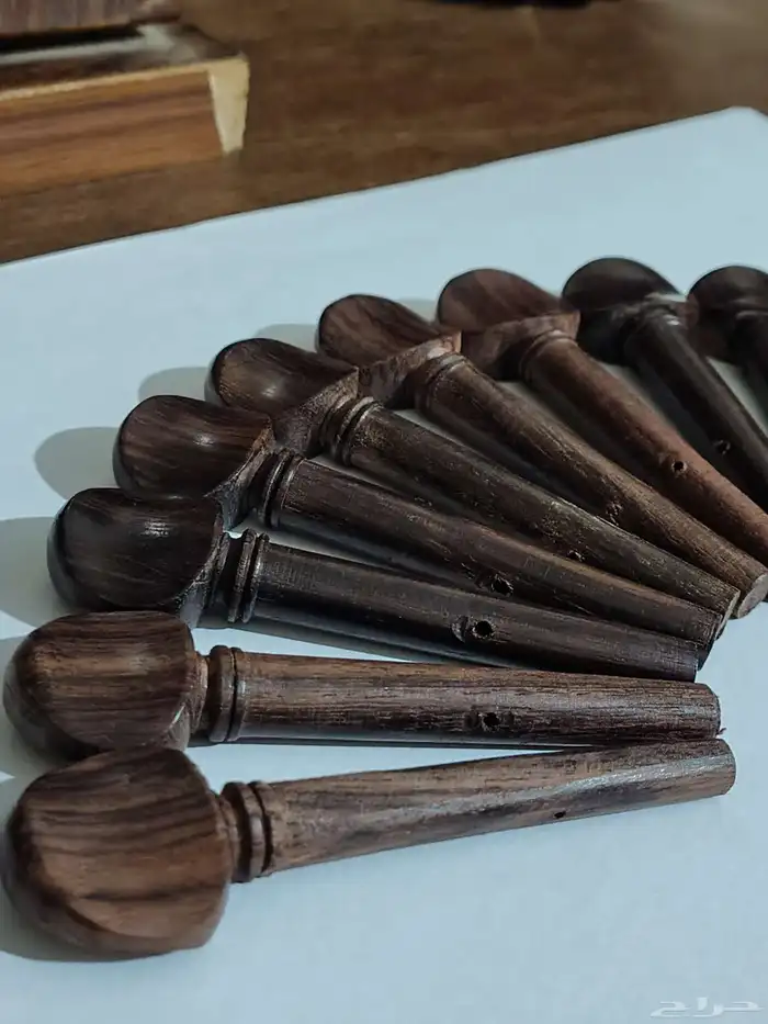 اكسسوارات ومستلزمات آلة العود الموسيقية. 3