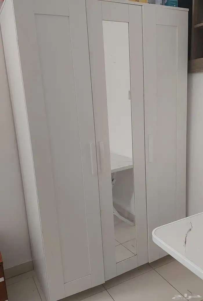 سرير. دولاب. ترابيزه. 3