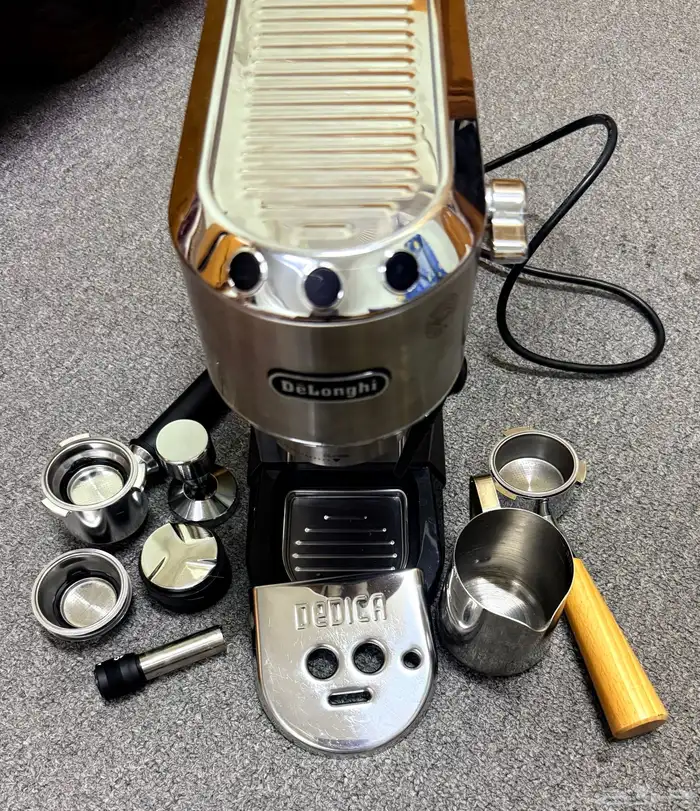 ماكينة قهوة ديلونجي ديديكا EC685.M شبه جديدة 0