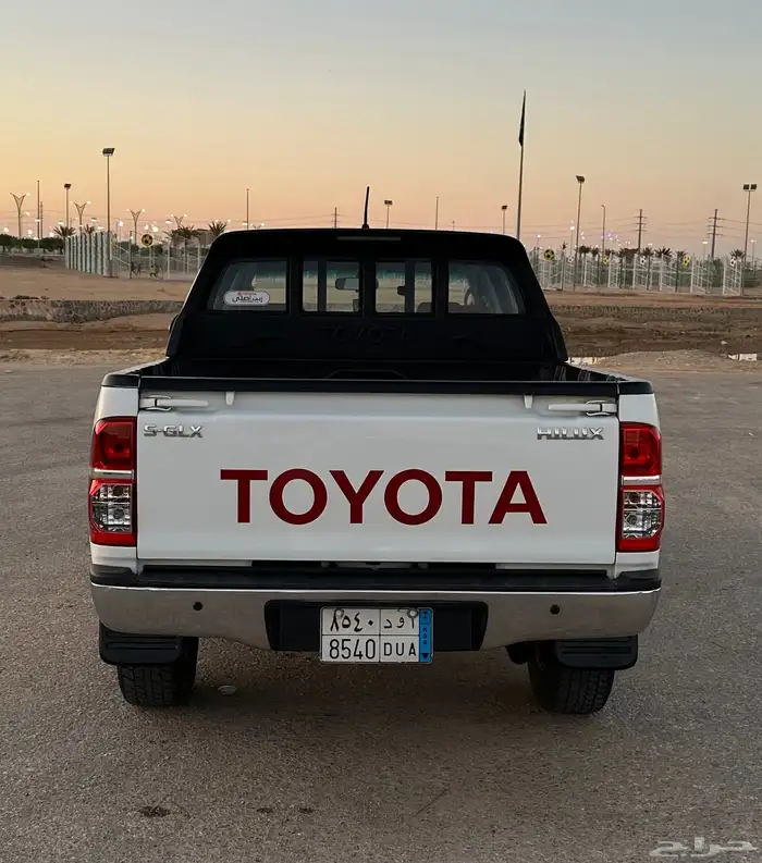 للبيع هايلوكس 2015 دبل سعوديه فل كامل 4