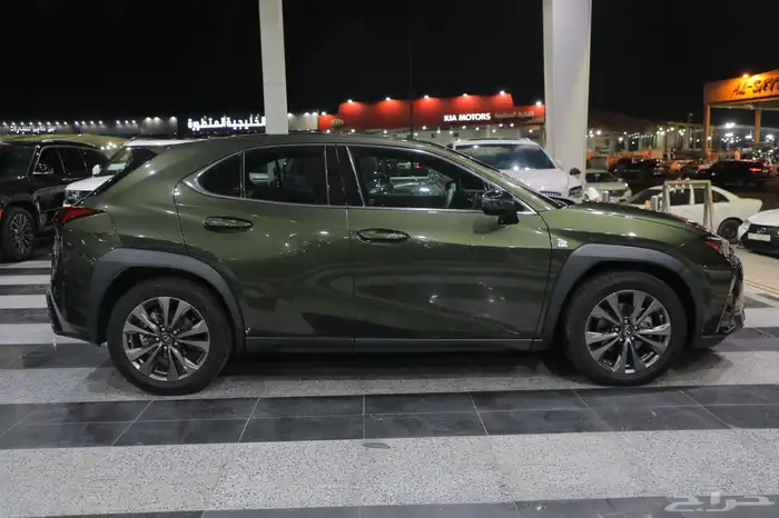 لكزسUX 200 FSPORT موديل 2023 3
