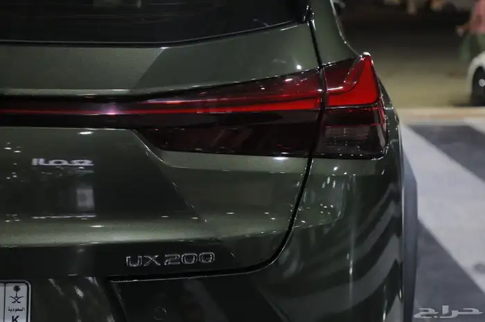 لكزسUX 200 FSPORT موديل 2023 6
