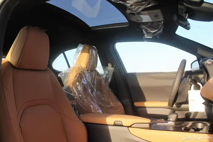 لكزس - UX300 Ch هايبرد - 2025 - فل كامل - خليجي 18