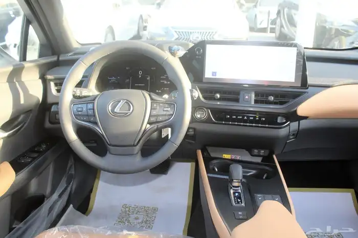 لكزس - UX300 Ch هايبرد - 2025 - فل كامل - خليجي 16